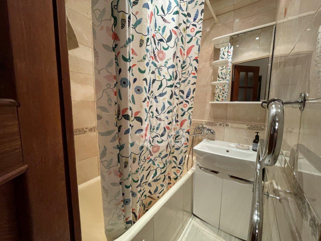 трехкомнатная квартира в Санкт-Петербурге по адресу: Бассейная ул., 77