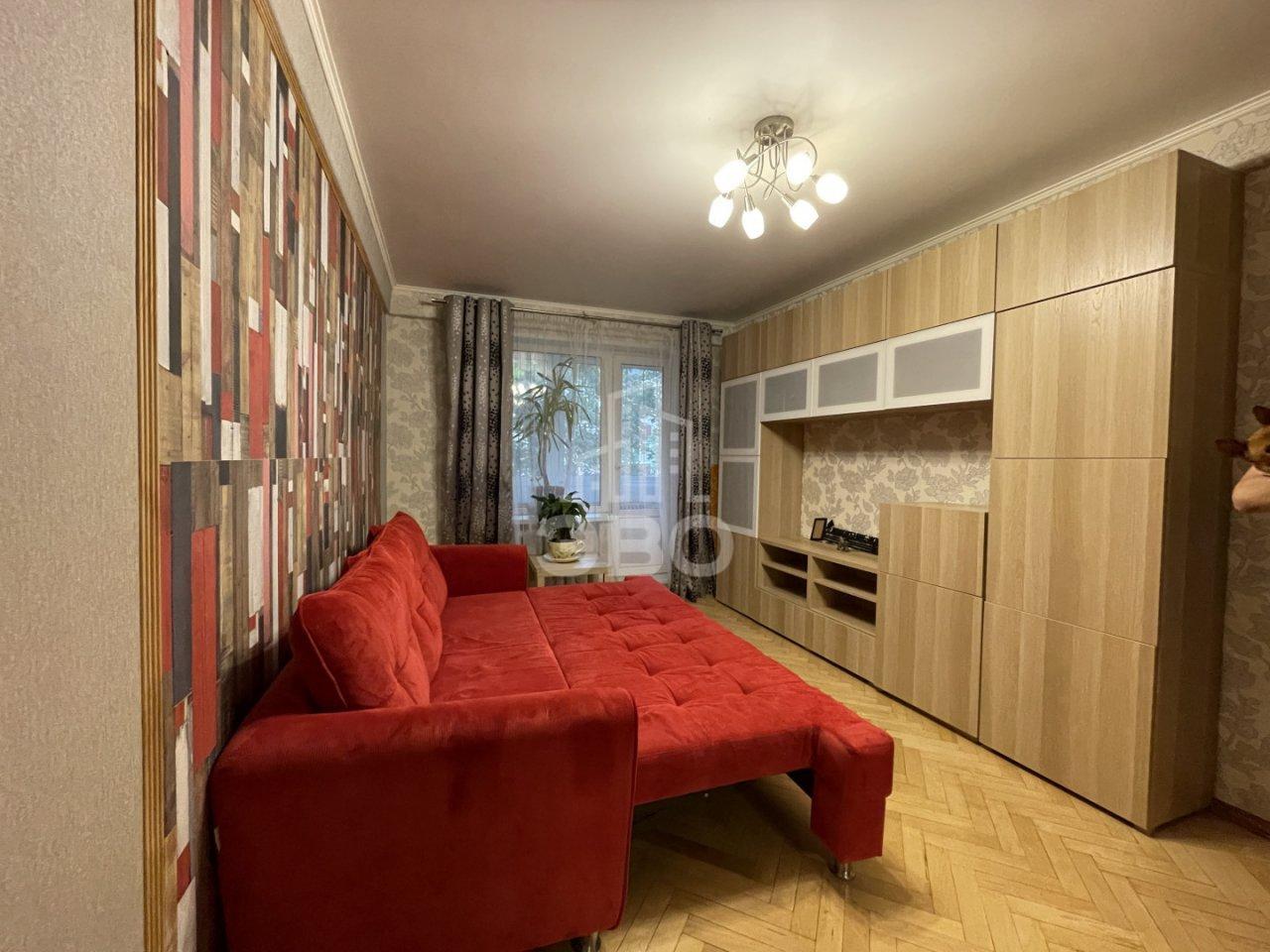 трехкомнатная квартира в Санкт-Петербурге по адресу: Бассейная ул., 77