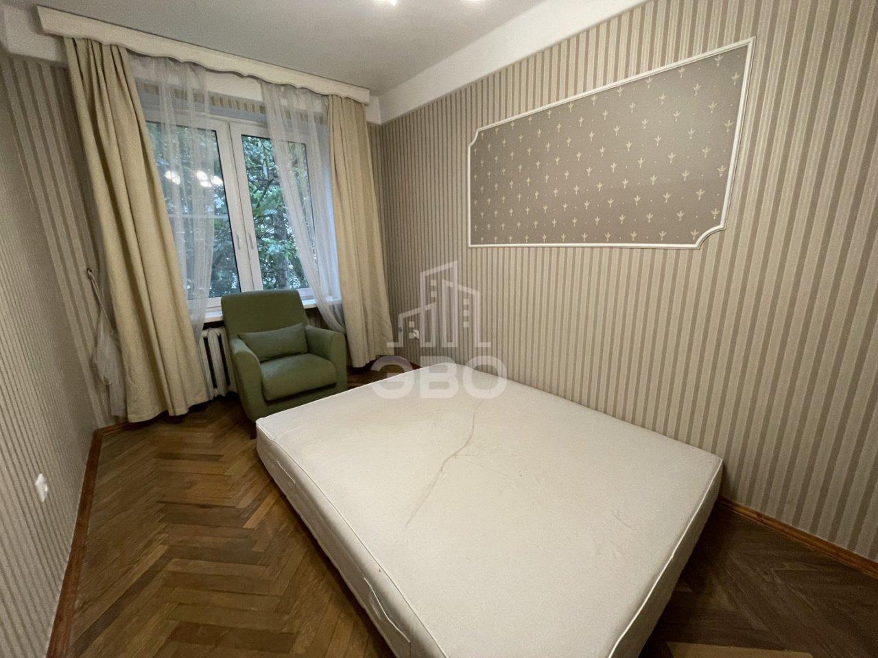 трехкомнатная квартира в Санкт-Петербурге по адресу: Бассейная ул., 77