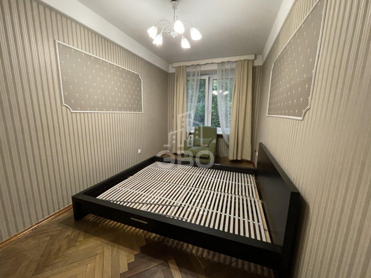 трехкомнатная квартира в Санкт-Петербурге по адресу: Бассейная ул., 77