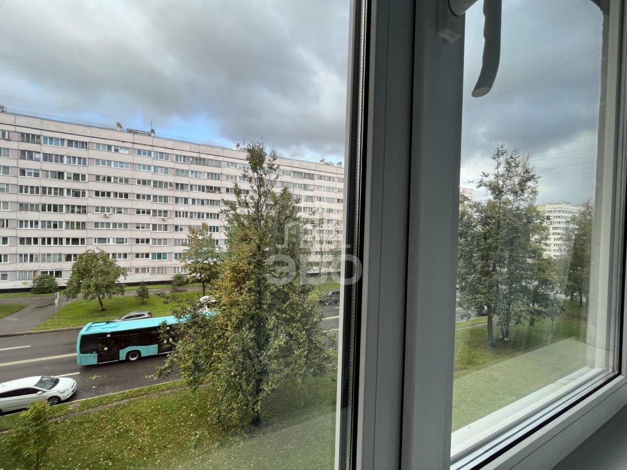 трехкомнатная квартира в Санкт-Петербурге по адресу: Композиторов ул., 22, к 1