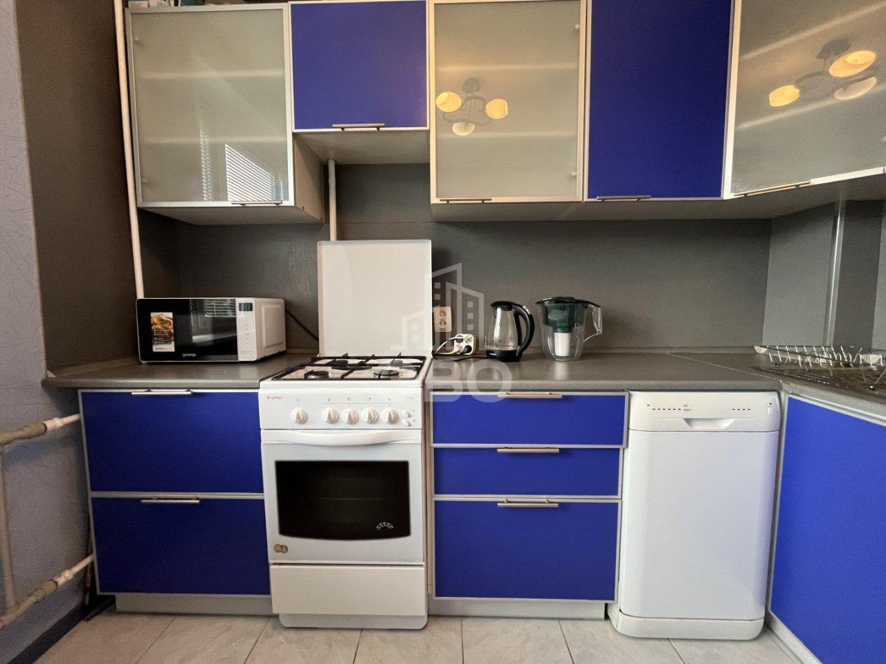 трехкомнатная квартира в Санкт-Петербурге по адресу: Композиторов ул., 22, к 1