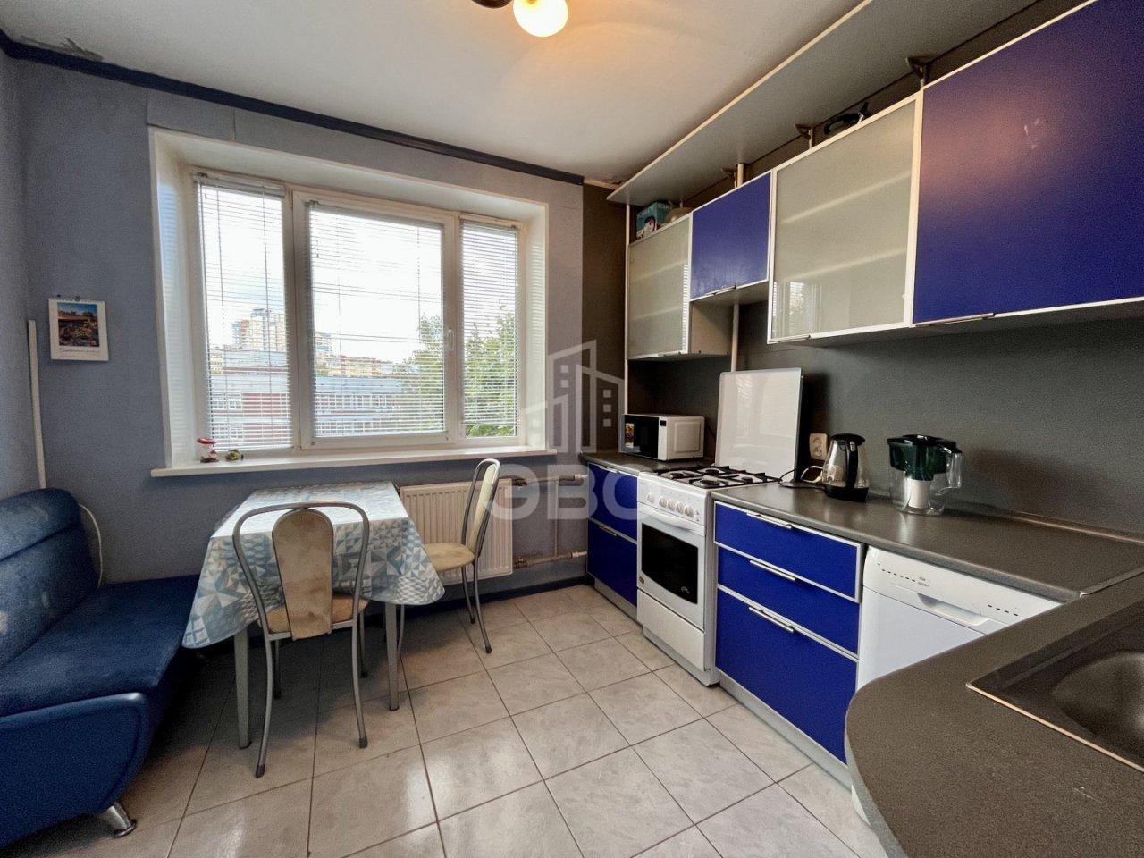 трехкомнатная квартира в Санкт-Петербурге по адресу: Композиторов ул., 22, к 1