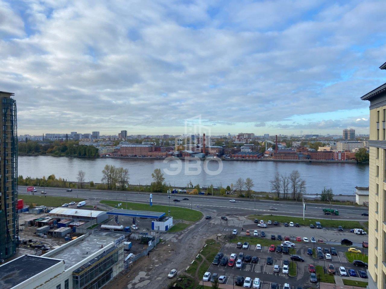 трехкомнатная квартира в Санкт-Петербурге по адресу: Дыбенко ул., 2