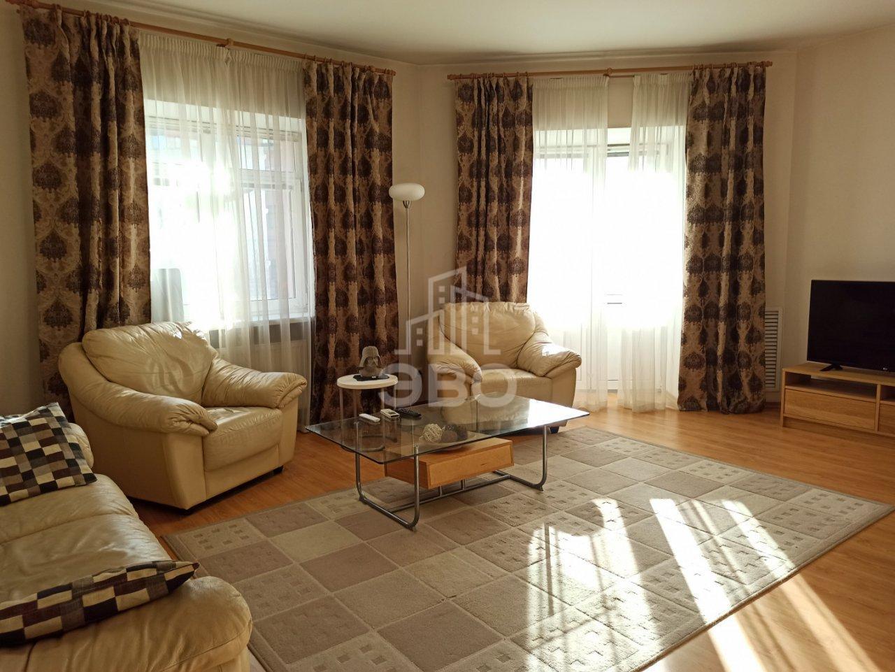 трехкомнатная квартира в Санкт-Петербурге по адресу: Мытнинская ул., 2