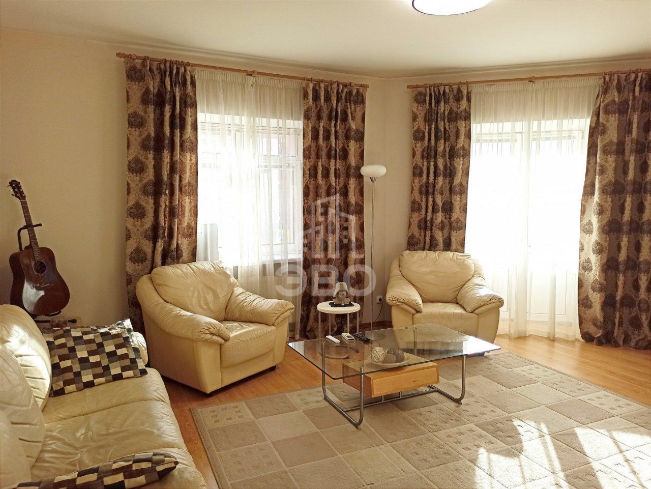 трехкомнатная квартира в Санкт-Петербурге по адресу: Мытнинская ул., 2