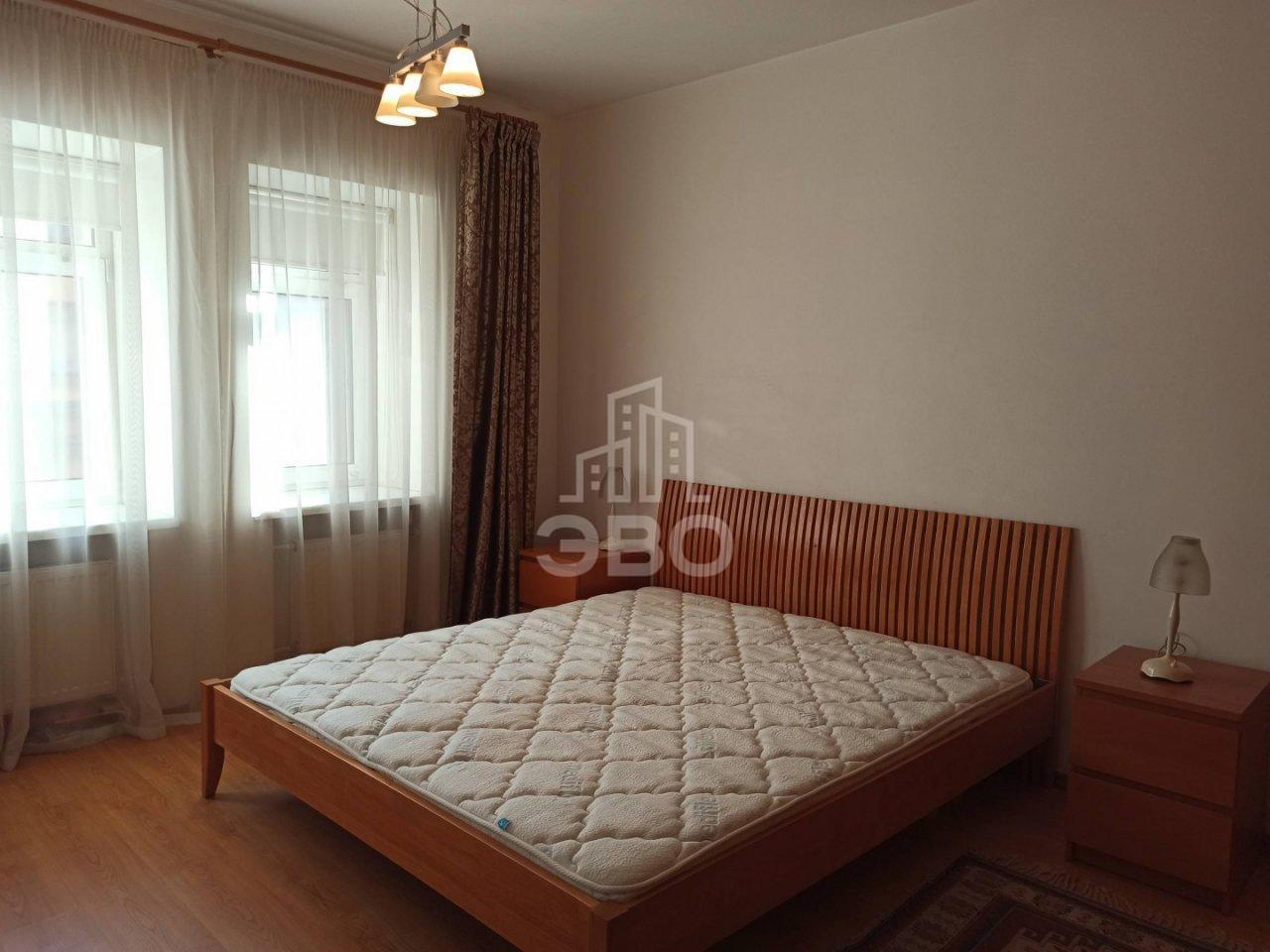 трехкомнатная квартира в Санкт-Петербурге по адресу: Мытнинская ул., 2