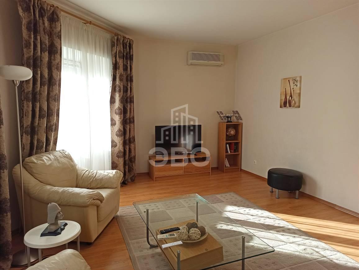 трехкомнатная квартира в Санкт-Петербурге по адресу: Мытнинская ул., 2