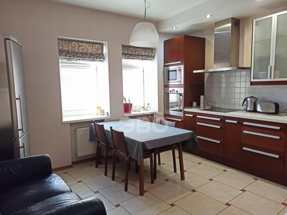 трехкомнатная квартира в Санкт-Петербурге по адресу: Мытнинская ул., 2