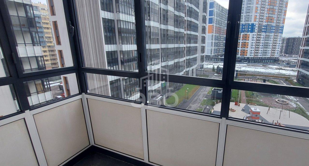 трехкомнатная квартира в Санкт-Петербурге по адресу: Верхне-Каменская ул., 9, к 1, строение 1