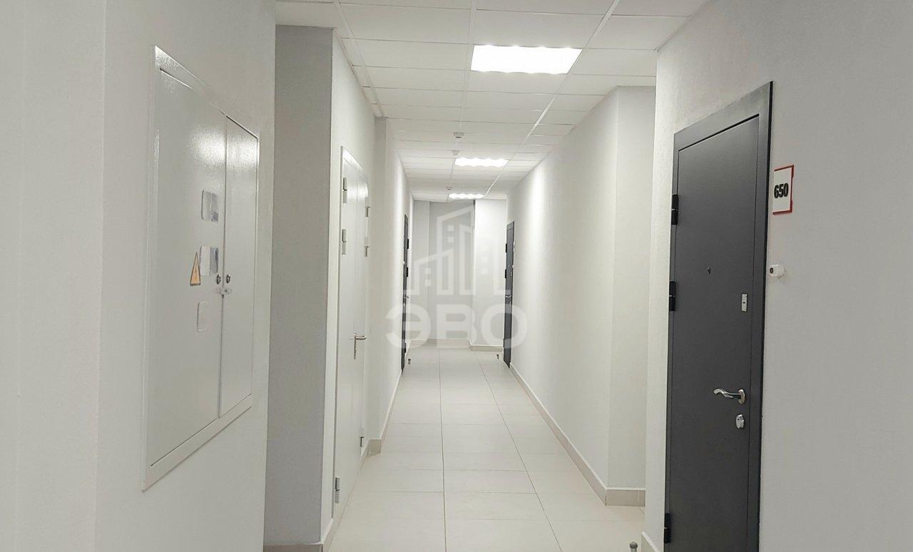 трехкомнатная квартира в Санкт-Петербурге по адресу: Верхне-Каменская ул., 9, к 1, строение 1