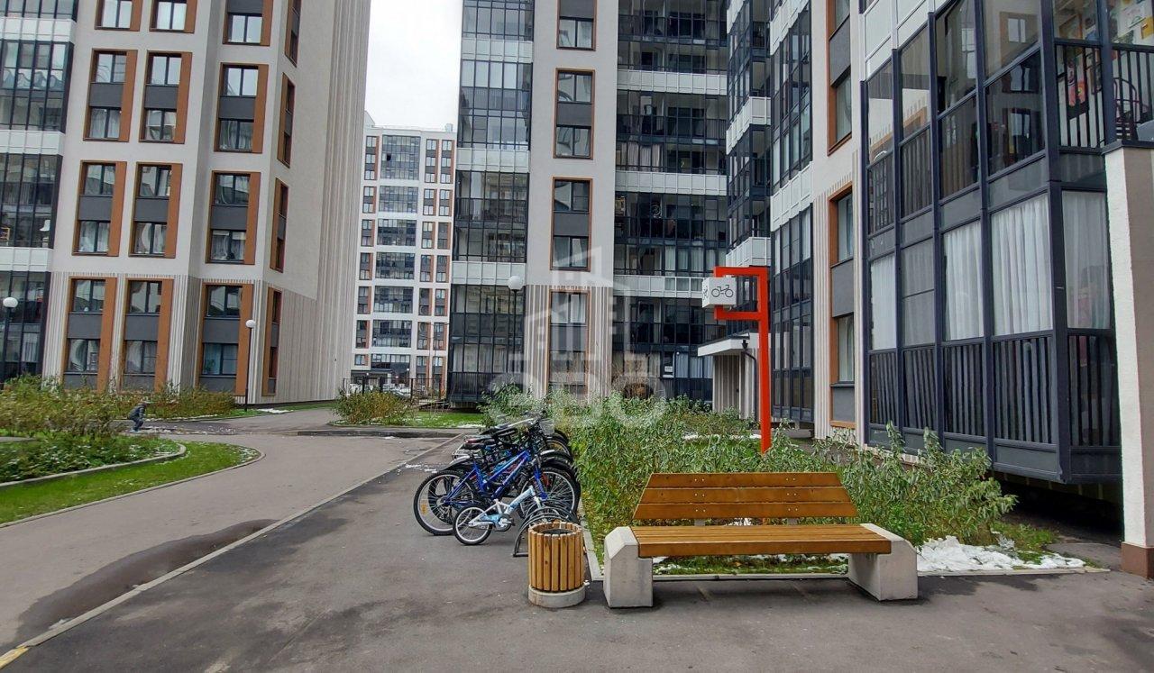 трехкомнатная квартира в Санкт-Петербурге по адресу: Верхне-Каменская ул., 9, к 1, строение 1