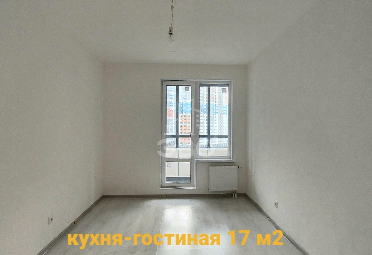 трехкомнатная квартира в Санкт-Петербурге по адресу: Верхне-Каменская ул., 9, к 1, строение 1