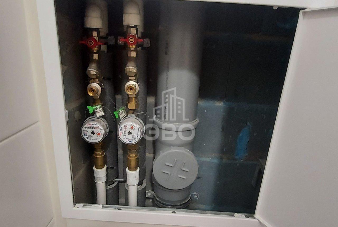 трехкомнатная квартира в Санкт-Петербурге по адресу: Верхне-Каменская ул., 9, к 1, строение 1