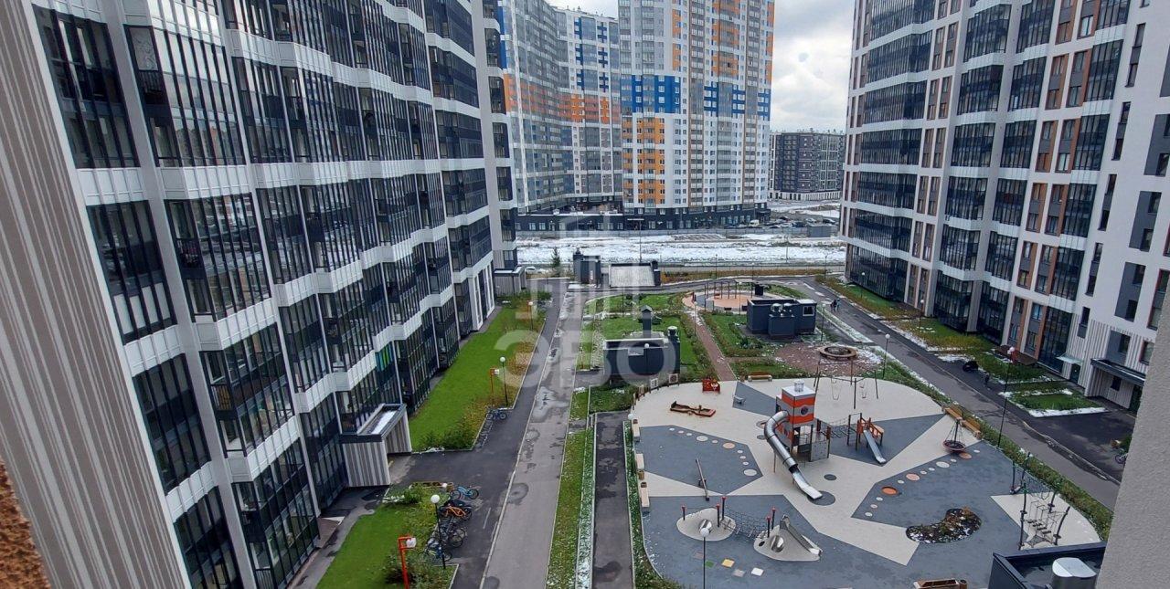 трехкомнатная квартира в Санкт-Петербурге по адресу: Верхне-Каменская ул., 9, к 1, строение 1