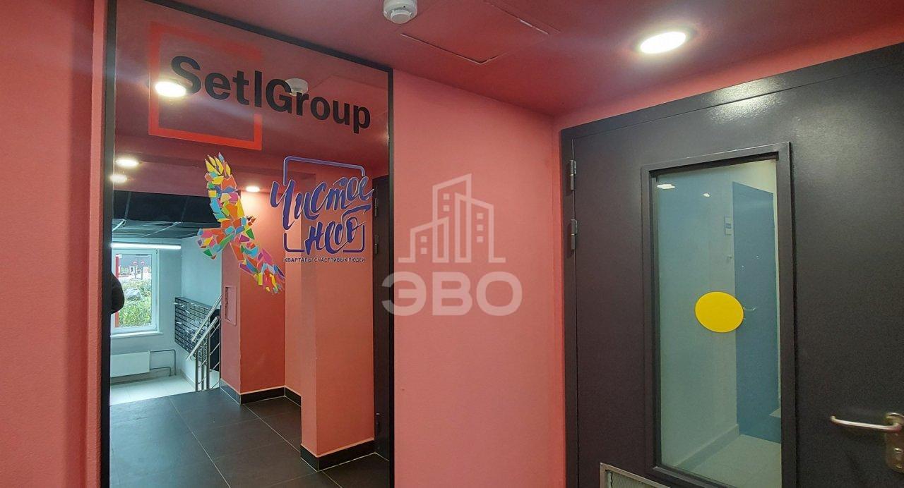 трехкомнатная квартира в Санкт-Петербурге по адресу: Верхне-Каменская ул., 9, к 1, строение 1