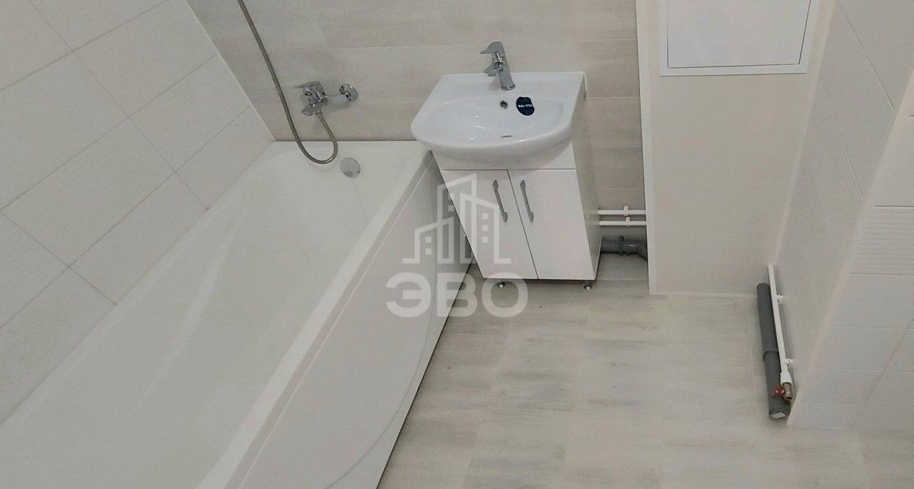 трехкомнатная квартира в Санкт-Петербурге по адресу: Верхне-Каменская ул., 9, к 1, строение 1