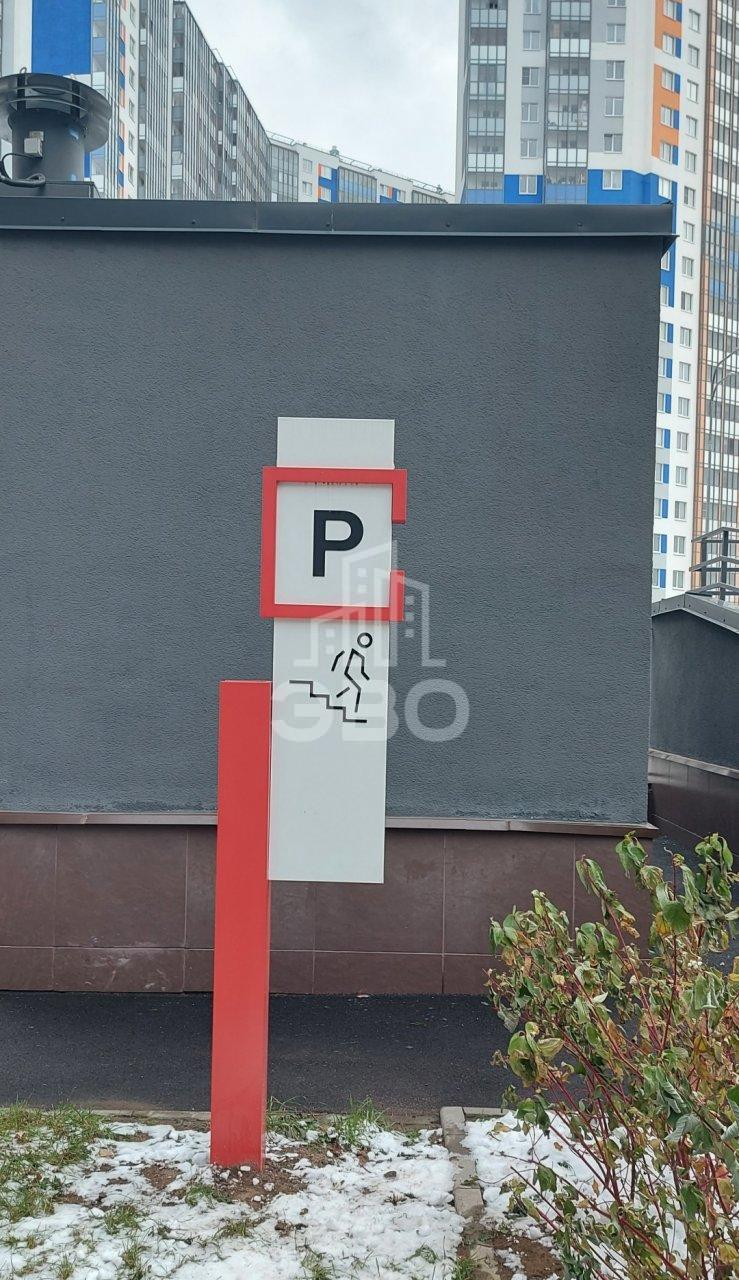 трехкомнатная квартира в Санкт-Петербурге по адресу: Верхне-Каменская ул., 9, к 1, строение 1