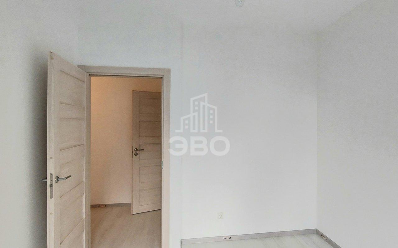 трехкомнатная квартира в Санкт-Петербурге по адресу: Верхне-Каменская ул., 9, к 1, строение 1