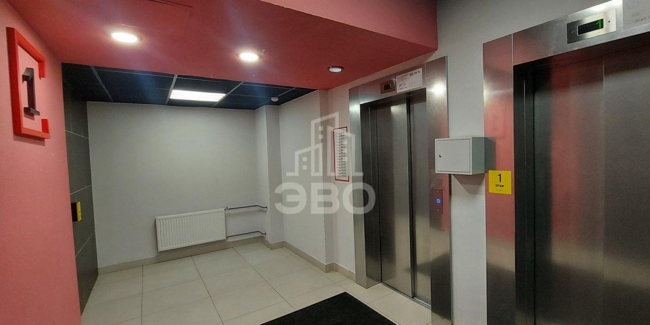 трехкомнатная квартира в Санкт-Петербурге по адресу: Верхне-Каменская ул., 9, к 1, строение 1