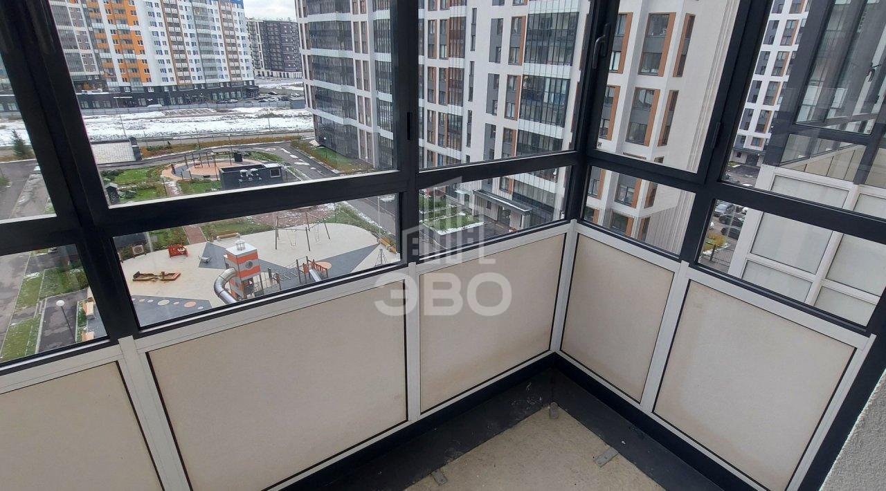 трехкомнатная квартира в Санкт-Петербурге по адресу: Верхне-Каменская ул., 9, к 1, строение 1