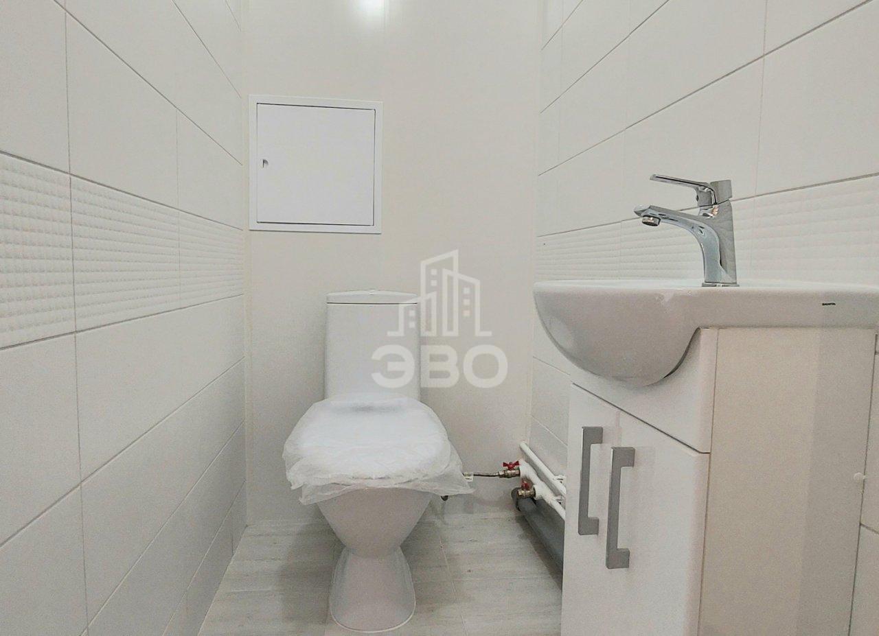 трехкомнатная квартира в Санкт-Петербурге по адресу: Верхне-Каменская ул., 9, к 1, строение 1