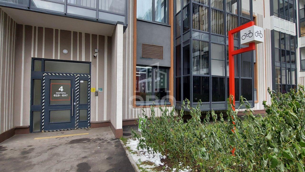 трехкомнатная квартира в Санкт-Петербурге по адресу: Верхне-Каменская ул., 9, к 1, строение 1