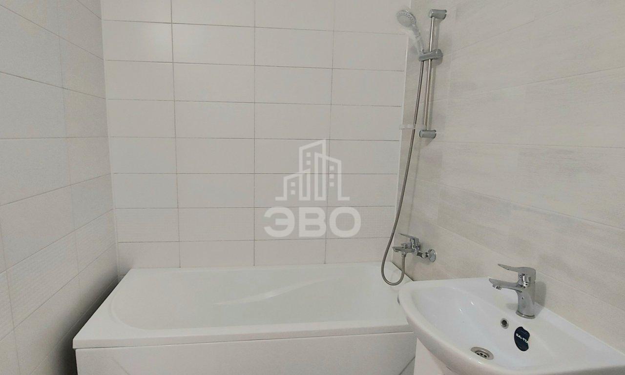 трехкомнатная квартира в Санкт-Петербурге по адресу: Верхне-Каменская ул., 9, к 1, строение 1