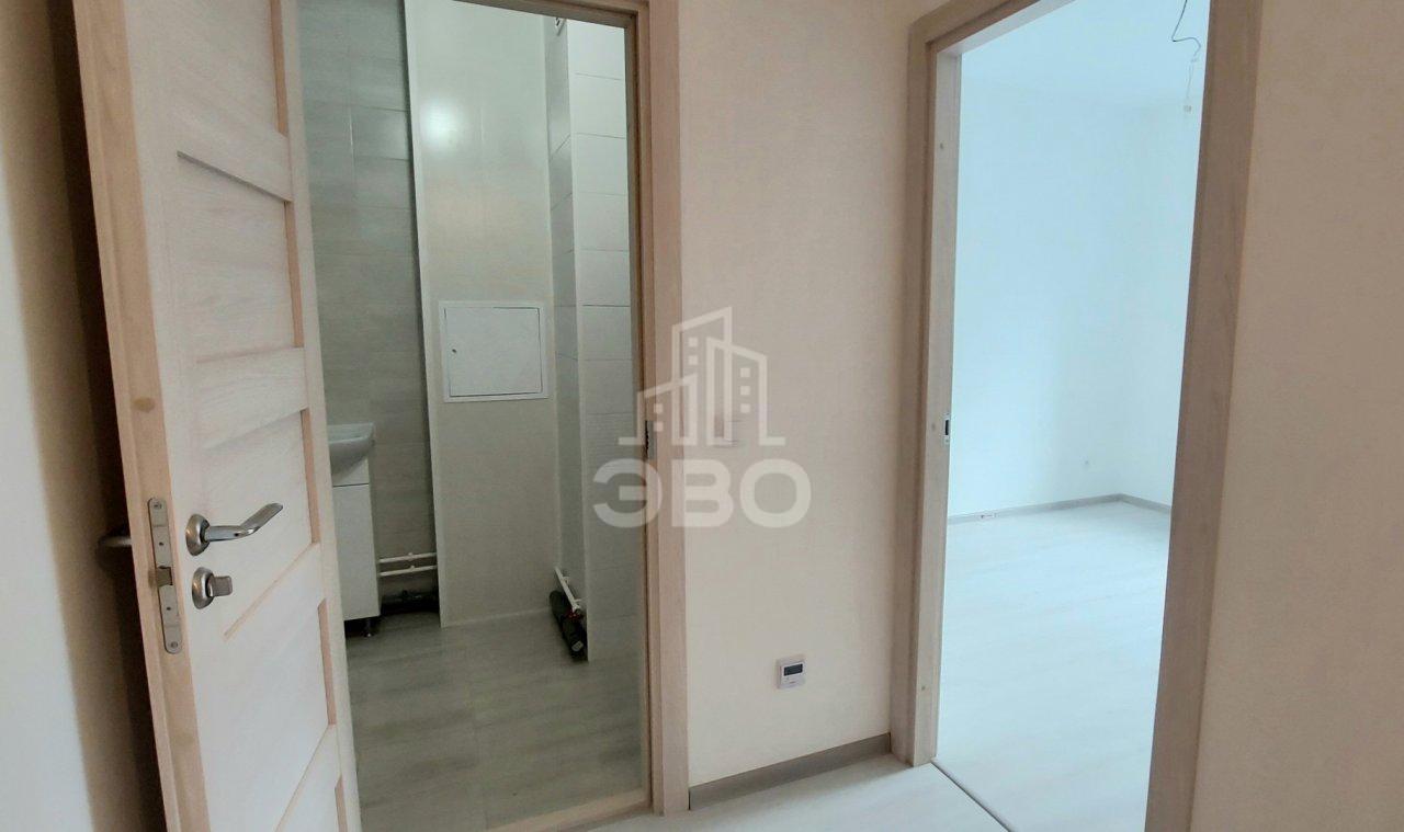 трехкомнатная квартира в Санкт-Петербурге по адресу: Верхне-Каменская ул., 9, к 1, строение 1