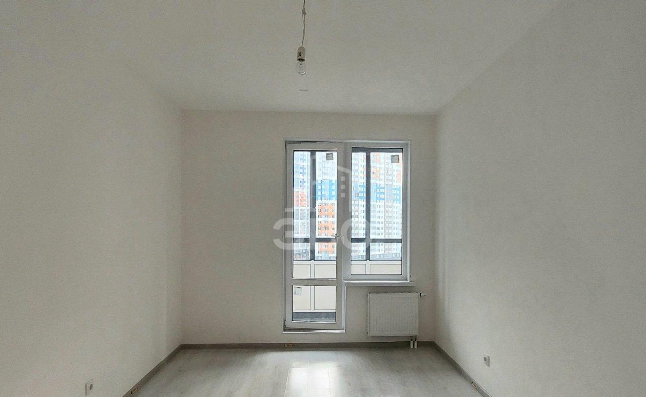 трехкомнатная квартира в Санкт-Петербурге по адресу: Верхне-Каменская ул., 9, к 1, строение 1