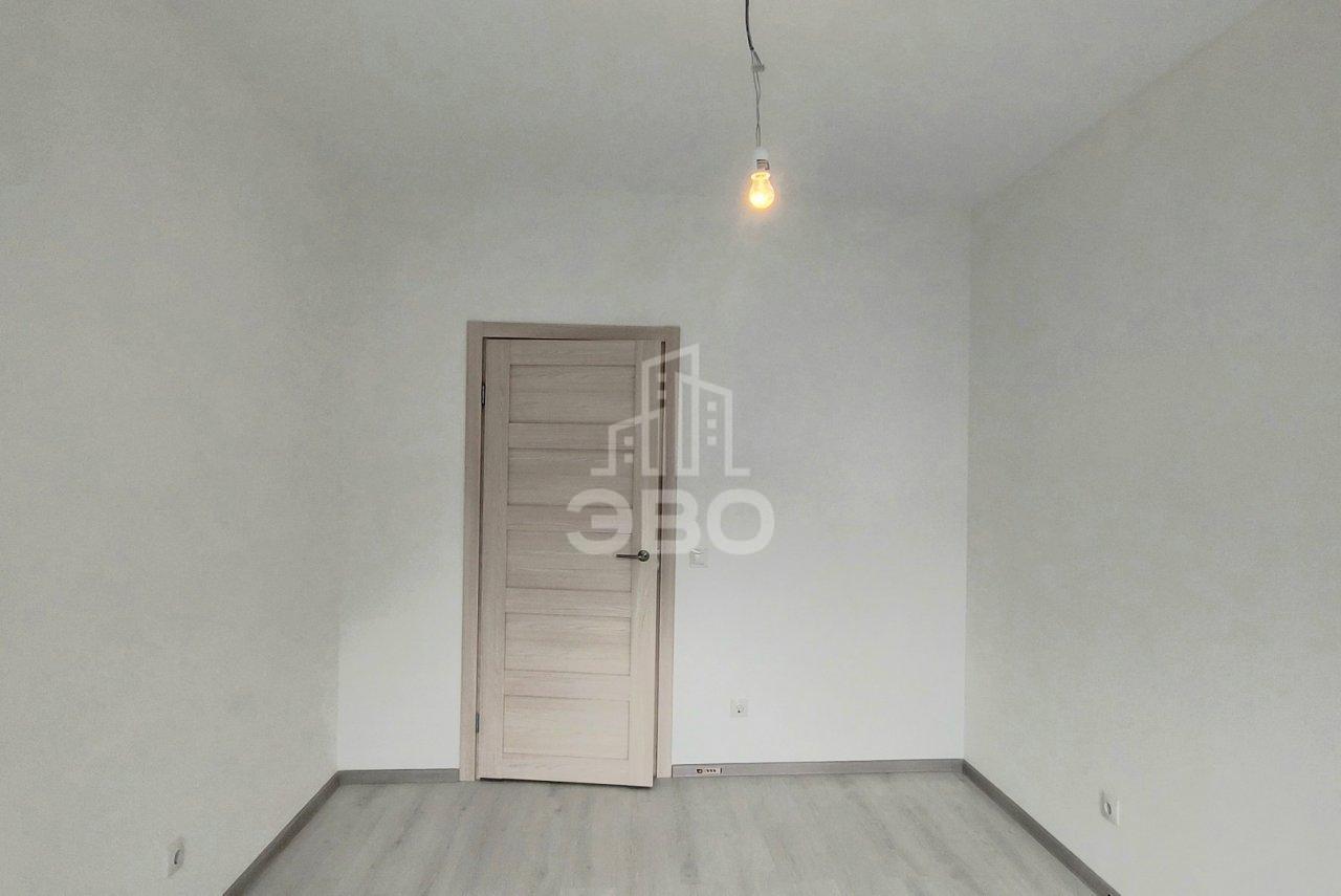 трехкомнатная квартира в Санкт-Петербурге по адресу: Верхне-Каменская ул., 9, к 1, строение 1