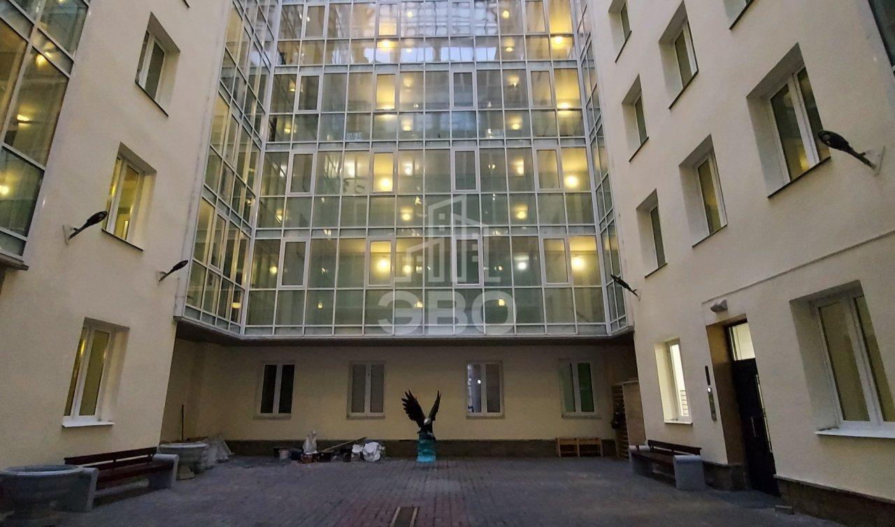 четырехкомнатная квартира в Санкт-Петербурге по адресу: Морская наб., 21, к 1