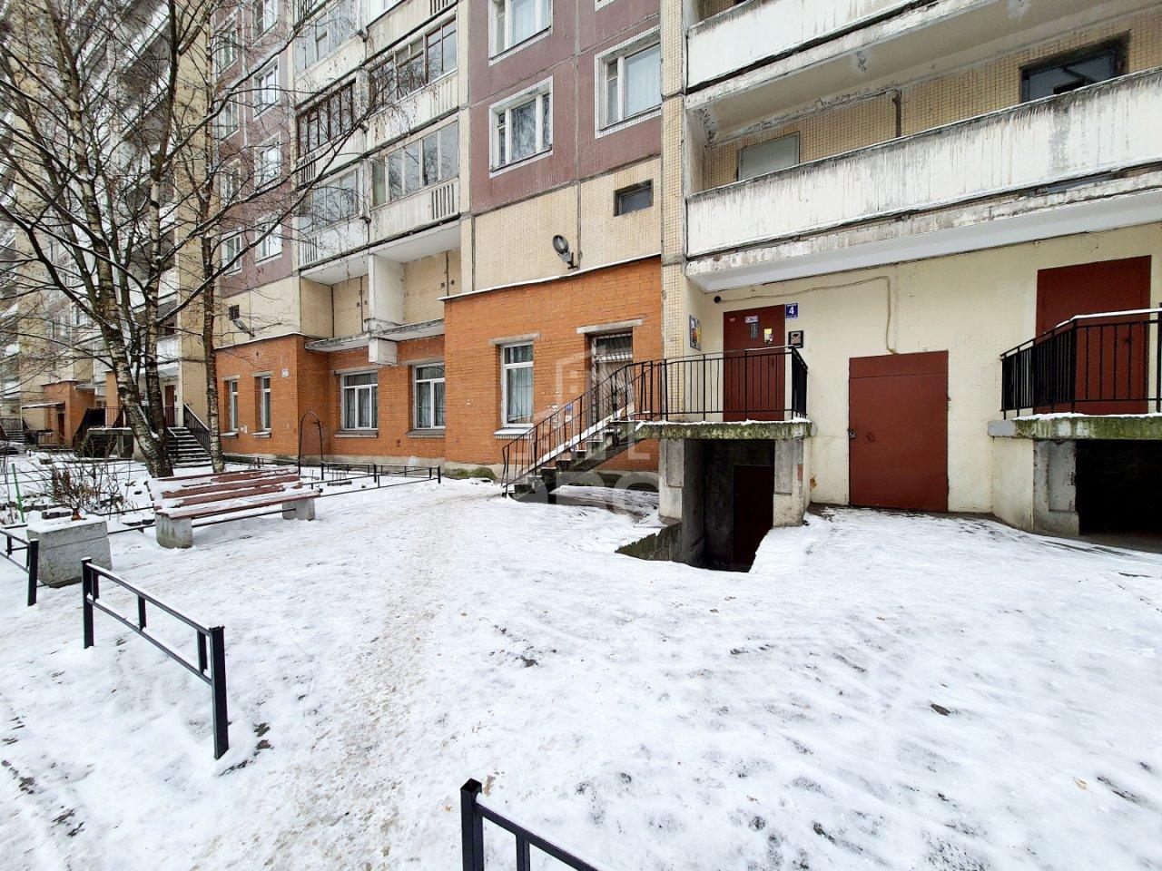 трехкомнатная квартира в Санкт-Петербурге по адресу: Олеко Дундича ул., 25, к 2