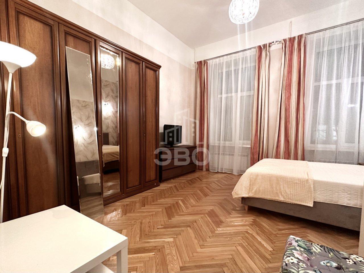 трехкомнатная квартира в Санкт-Петербурге по адресу: Моховая ул., 22