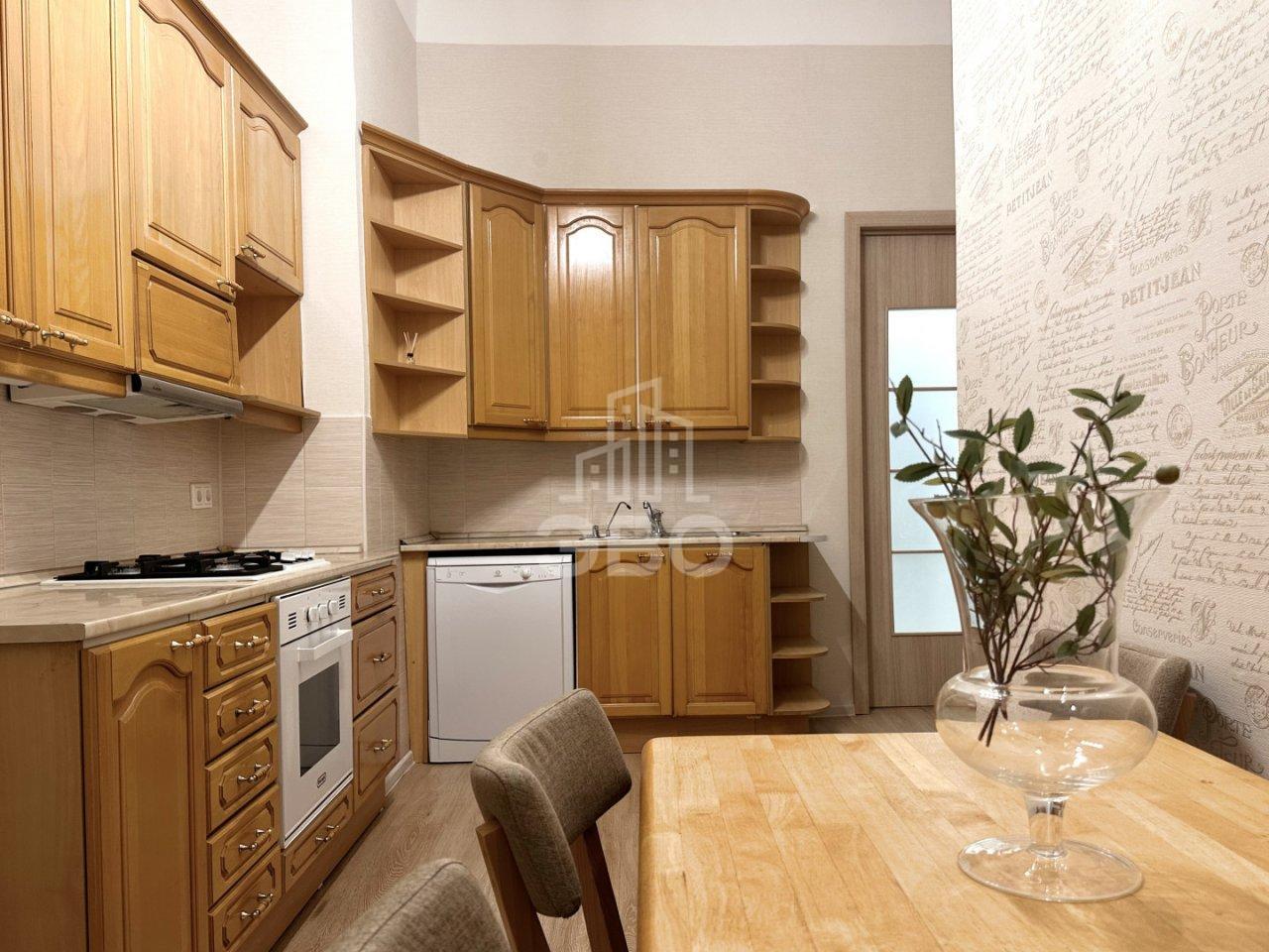 трехкомнатная квартира в Санкт-Петербурге по адресу: Моховая ул., 22