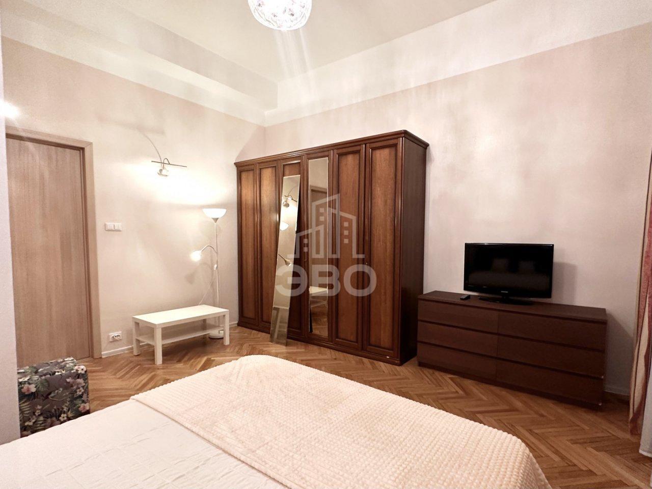 трехкомнатная квартира в Санкт-Петербурге по адресу: Моховая ул., 22