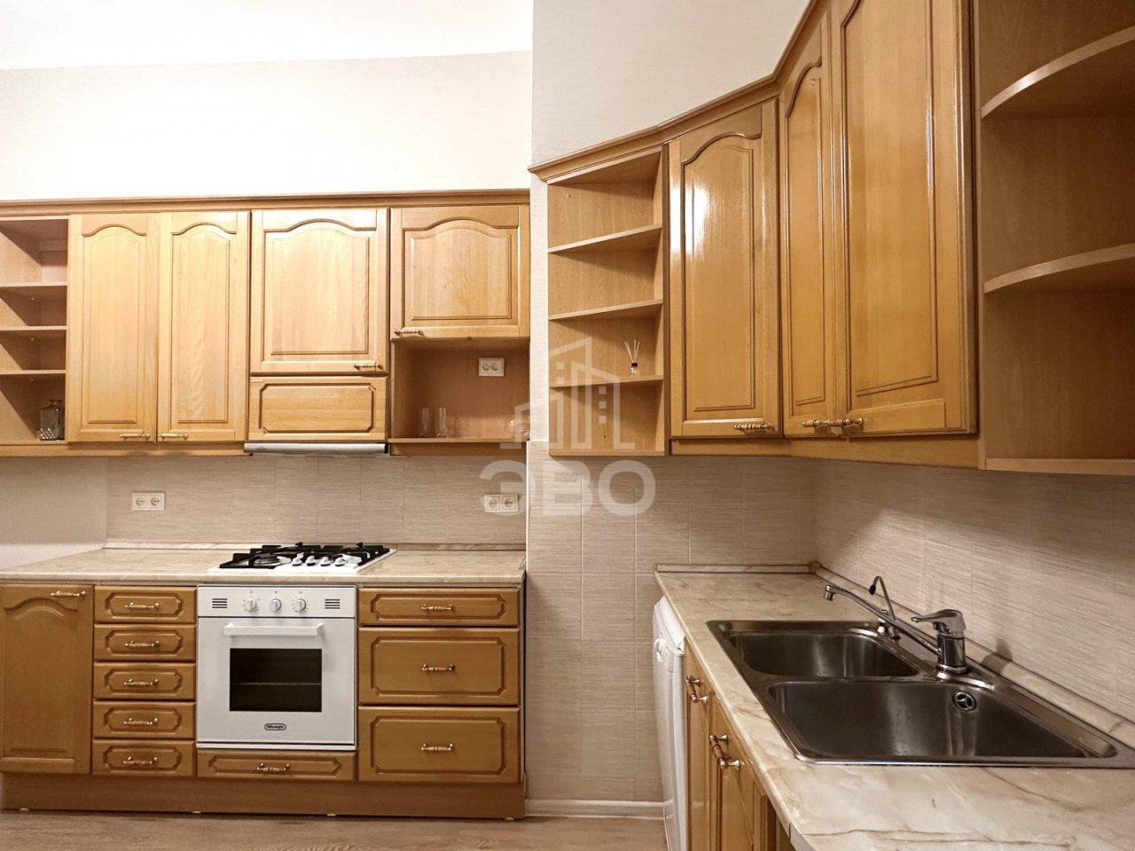 трехкомнатная квартира в Санкт-Петербурге по адресу: Моховая ул., 22