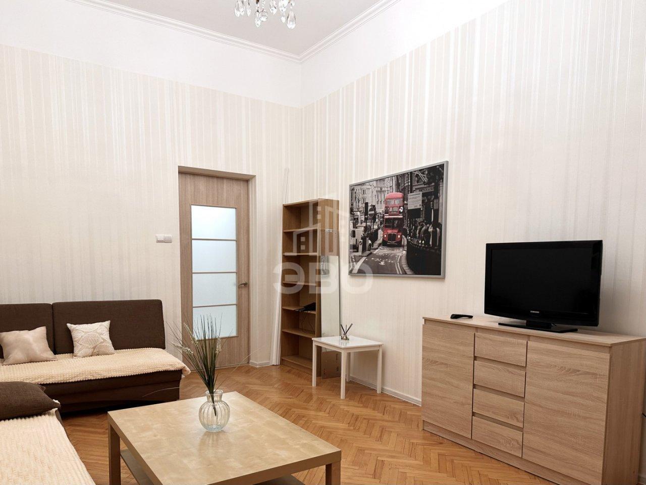 трехкомнатная квартира в Санкт-Петербурге по адресу: Моховая ул., 22