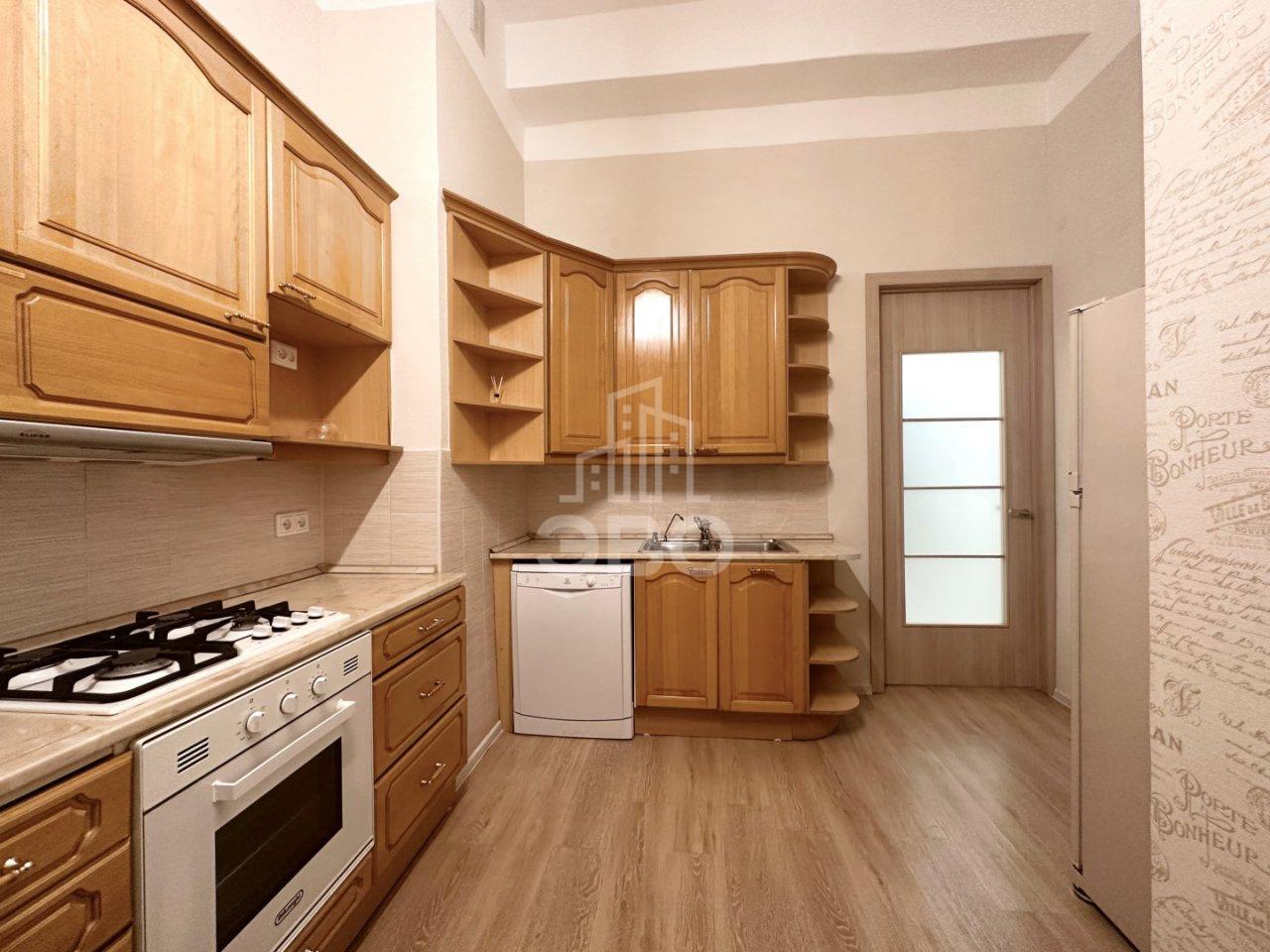 трехкомнатная квартира в Санкт-Петербурге по адресу: Моховая ул., 22