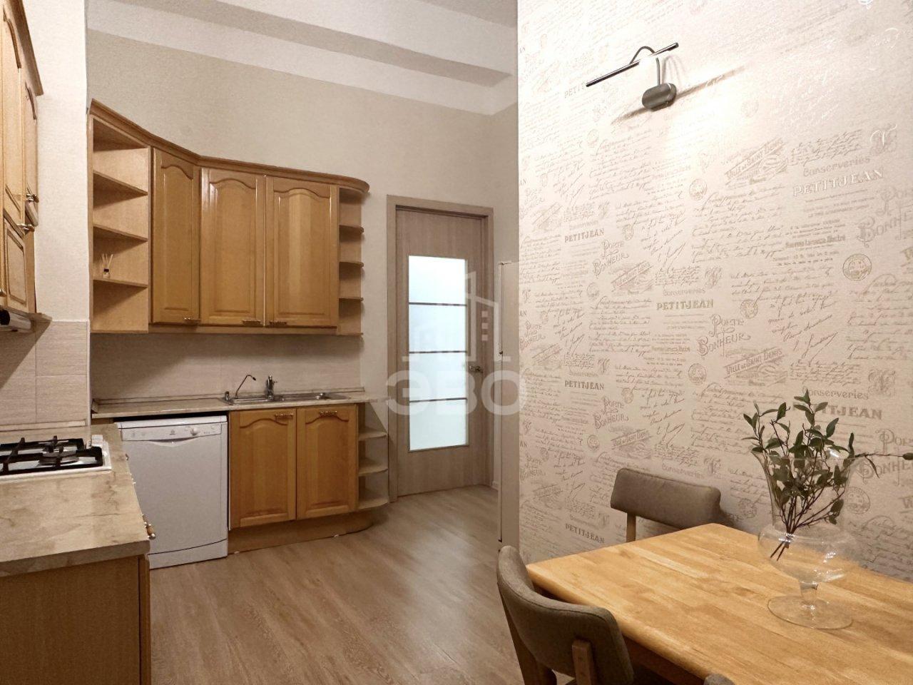 трехкомнатная квартира в Санкт-Петербурге по адресу: Моховая ул., 22