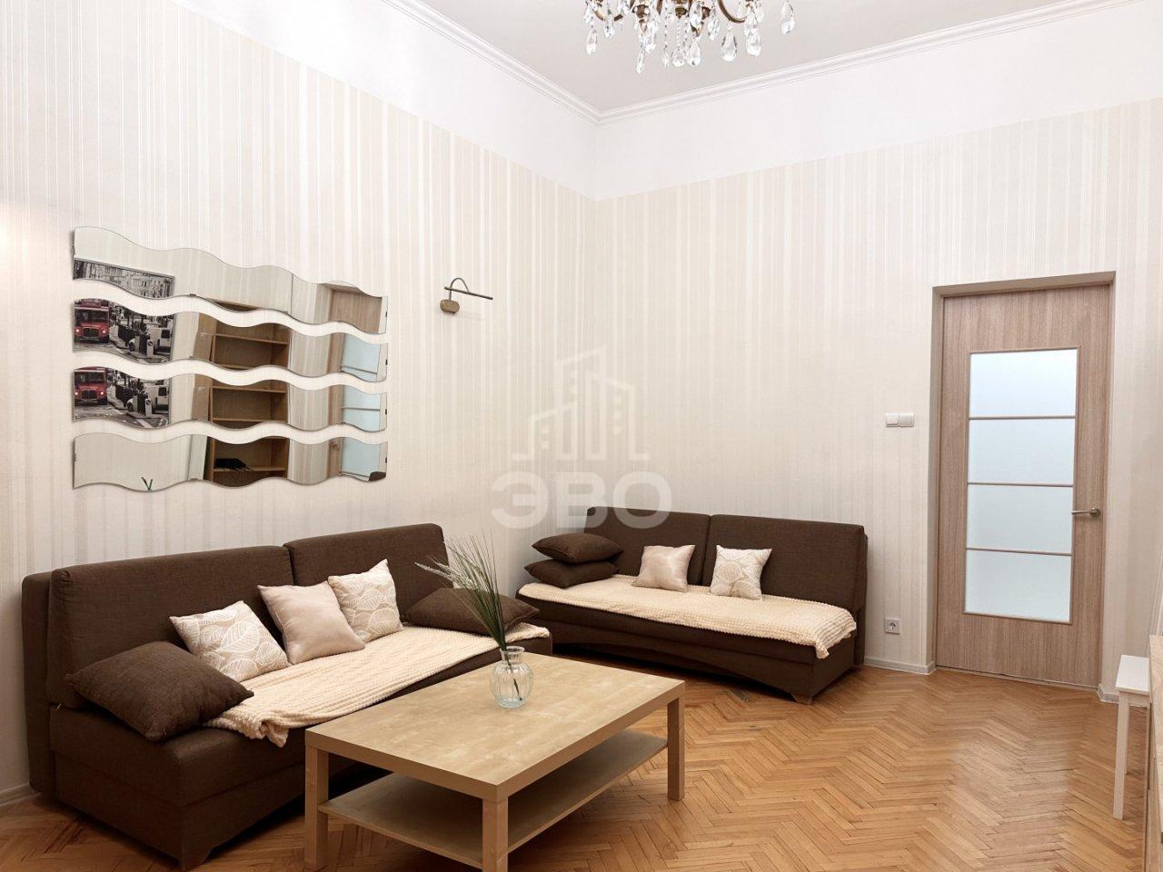 трехкомнатная квартира в Санкт-Петербурге по адресу: Моховая ул., 22