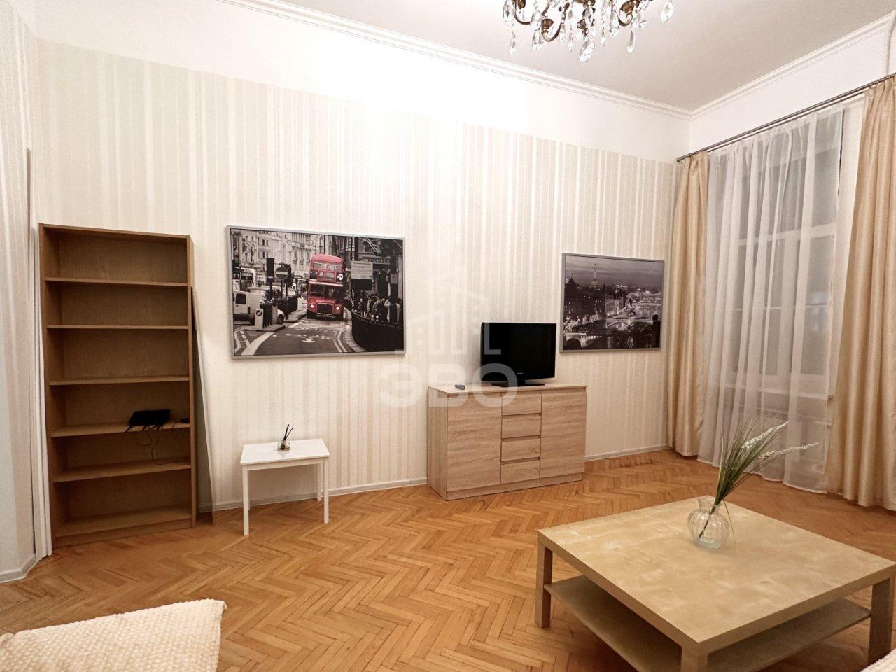 трехкомнатная квартира в Санкт-Петербурге по адресу: Моховая ул., 22