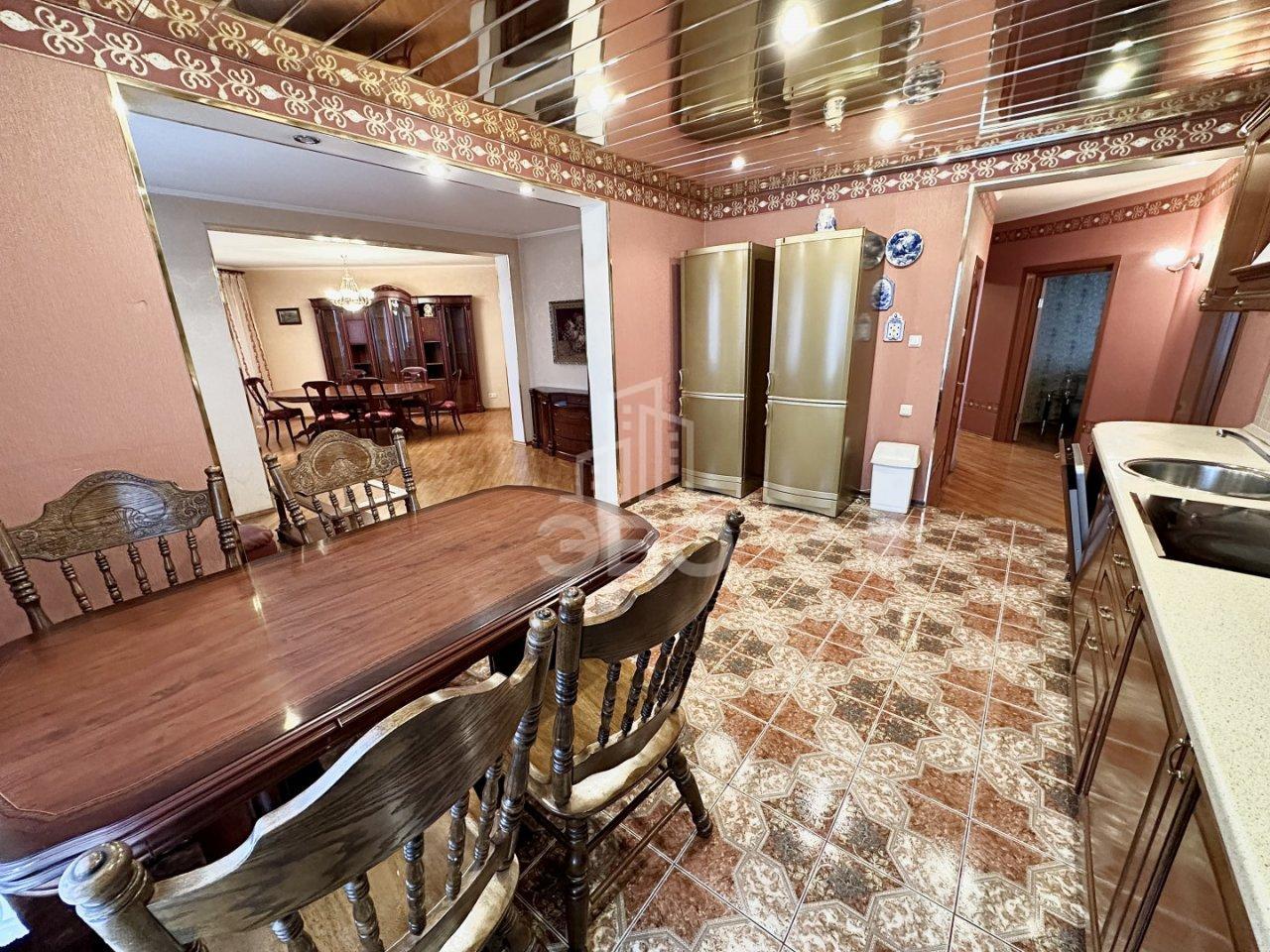 трехкомнатная квартира в Санкт-Петербурге по адресу: Коломяжский проспект, 20