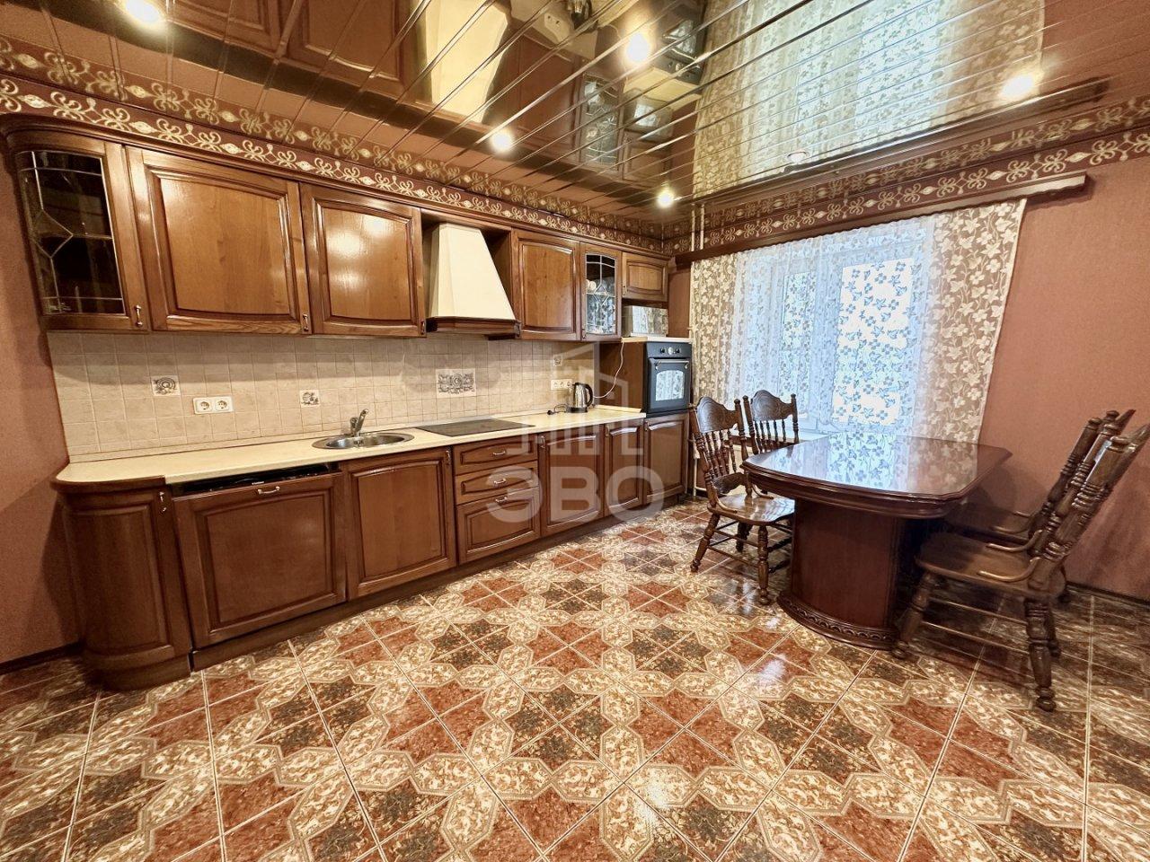 трехкомнатная квартира в Санкт-Петербурге по адресу: Коломяжский проспект, 20