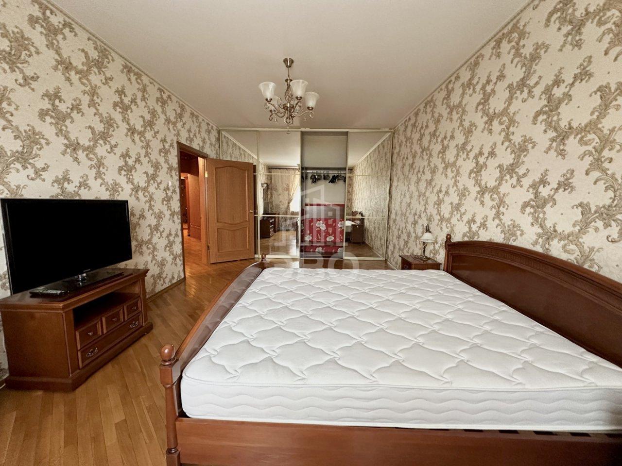 трехкомнатная квартира в Санкт-Петербурге по адресу: Коломяжский проспект, 20