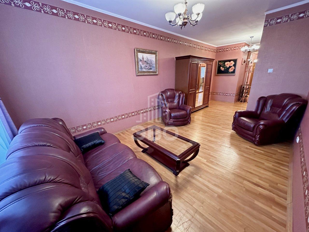 трехкомнатная квартира в Санкт-Петербурге по адресу: Коломяжский проспект, 20