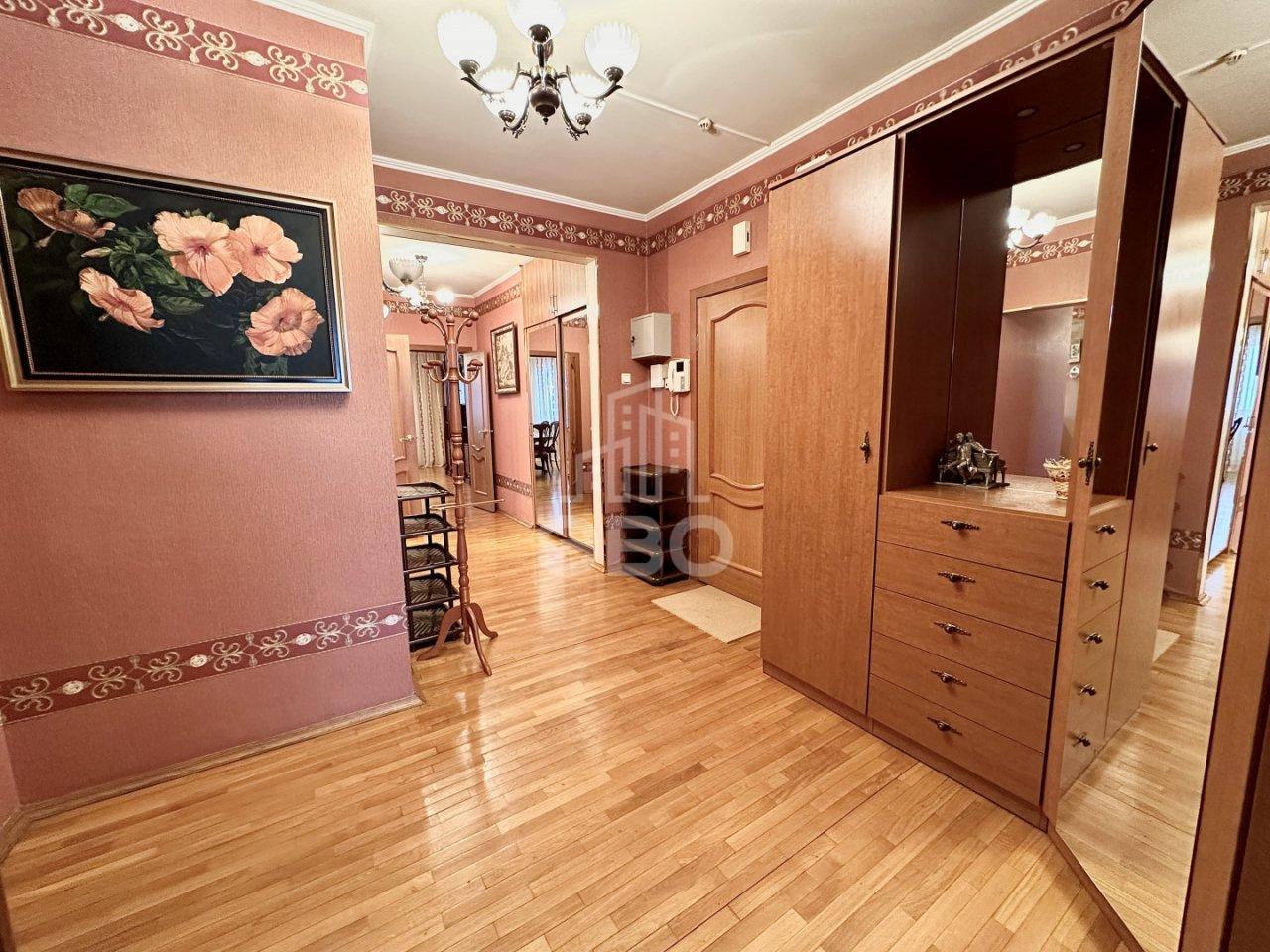 трехкомнатная квартира в Санкт-Петербурге по адресу: Коломяжский проспект, 20