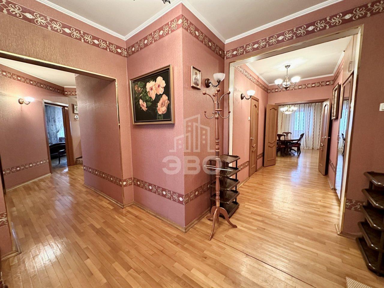 трехкомнатная квартира в Санкт-Петербурге по адресу: Коломяжский проспект, 20