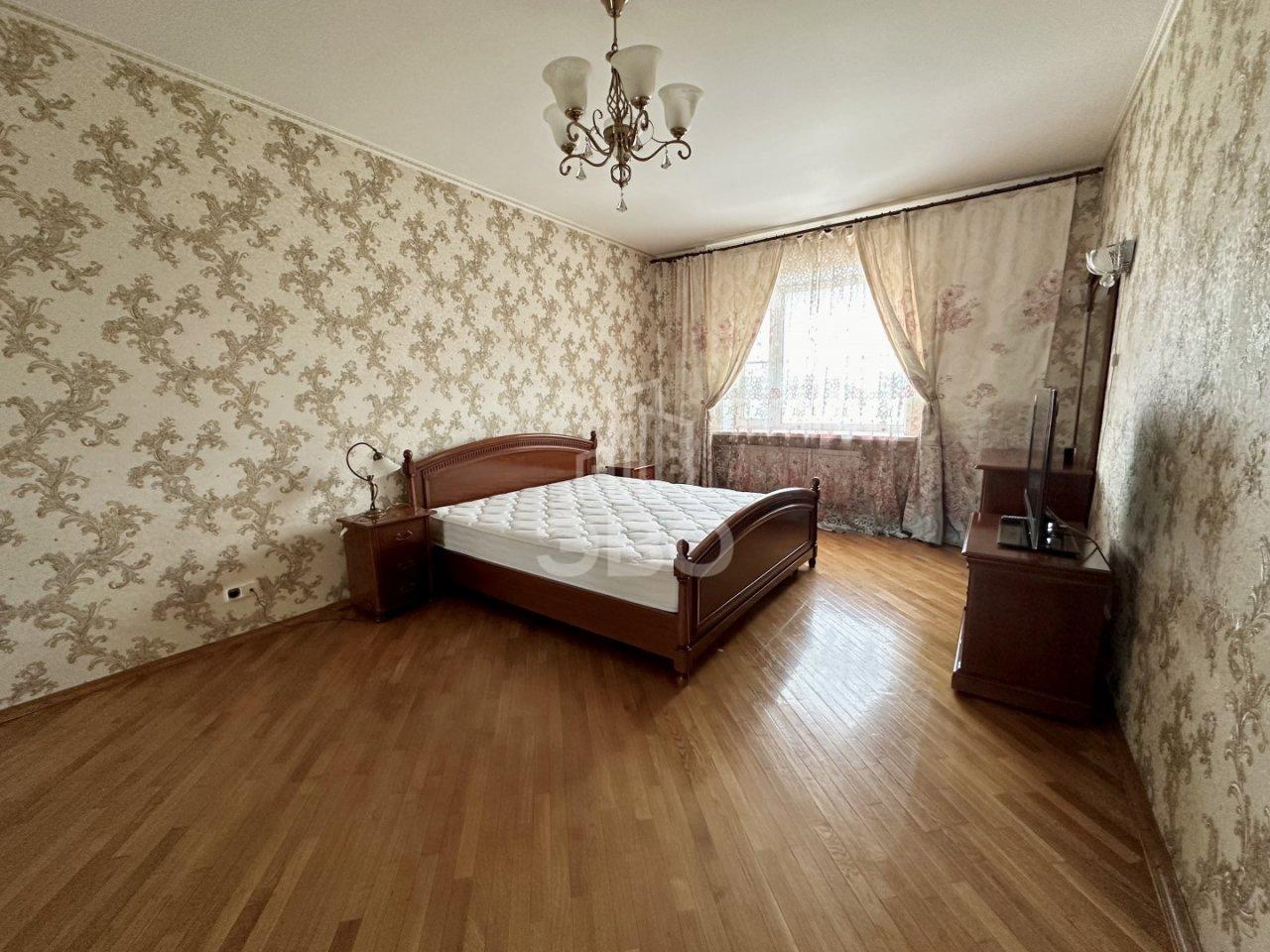 трехкомнатная квартира в Санкт-Петербурге по адресу: Коломяжский проспект, 20