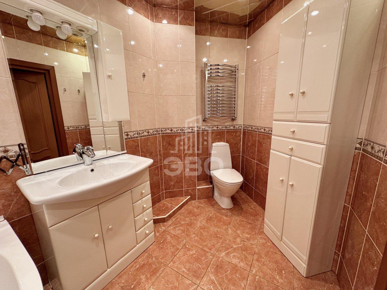 трехкомнатная квартира в Санкт-Петербурге по адресу: Коломяжский проспект, 20